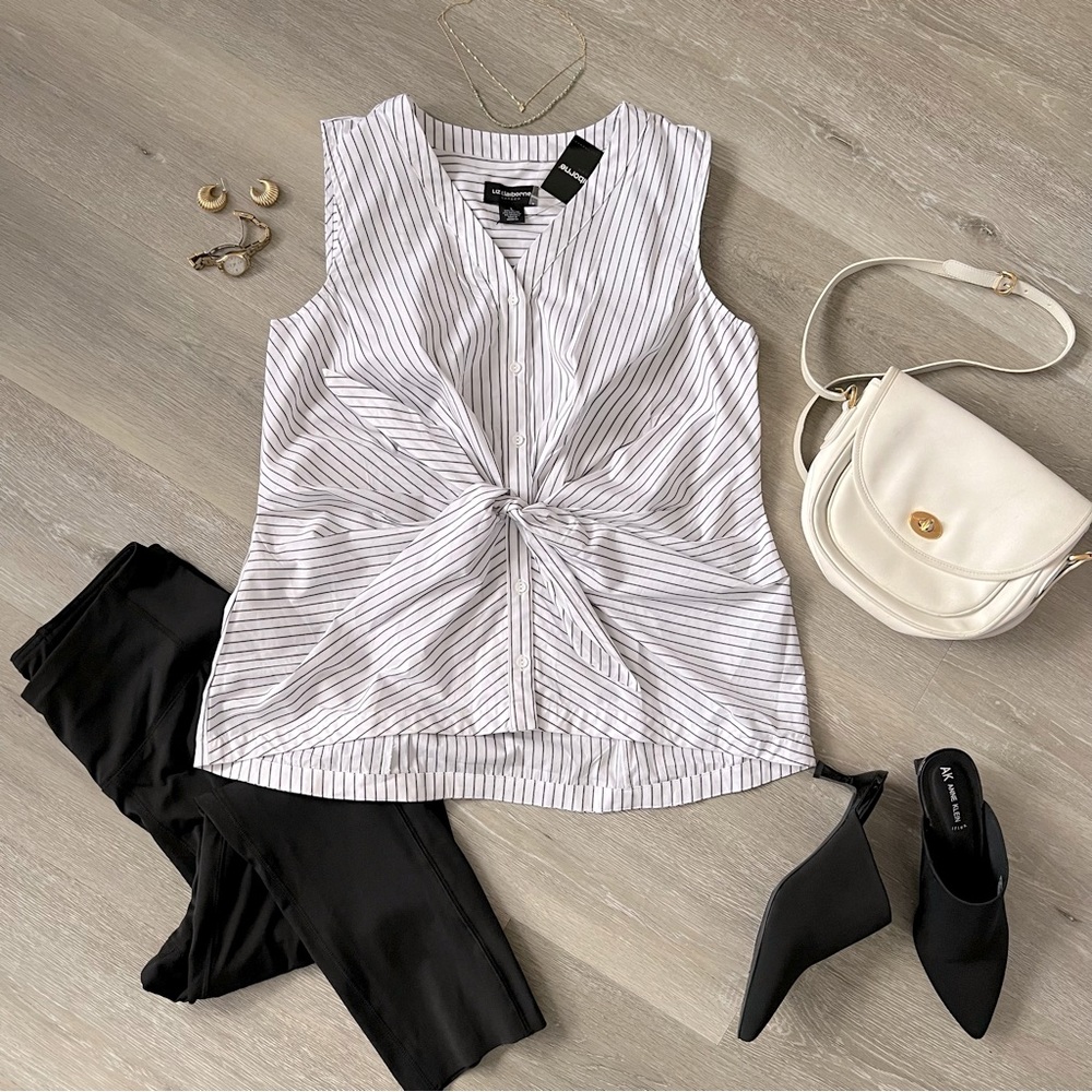 Sleeveless White/Black Liz Claiborne Statement Shirting Top ☕️
